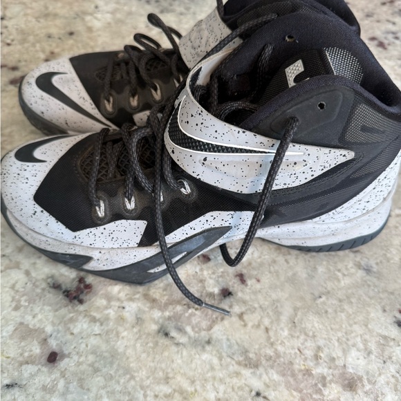 Nike Zoom LeBron Soldier 8 Premium Black size 9 - Picture 4 of 7